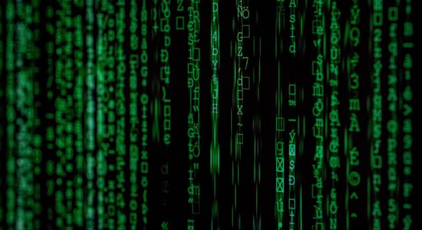 Hekkertámadás érte a Puzsér-féle Szélsőközép csatornát