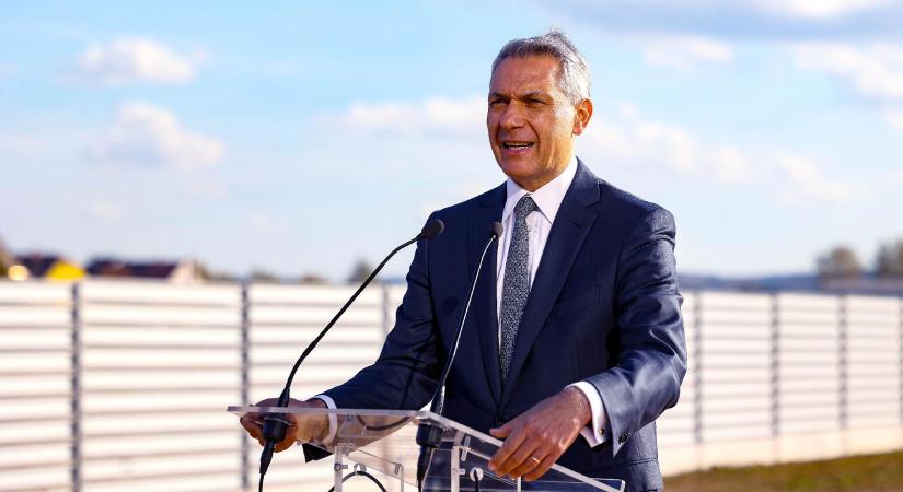 Lázár János: a Strabag maradhat, de a jövőben kizárhatják a közbeszerzésekből az M30-as hibája miatt  videó