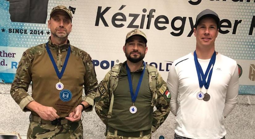 Közszolgálati kézifegyver-kupa: csapatarany és egyéni ezüst az egrieknek