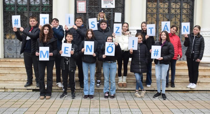 Pattogatott kukorica, mozi, elsősegély, drogprevenció