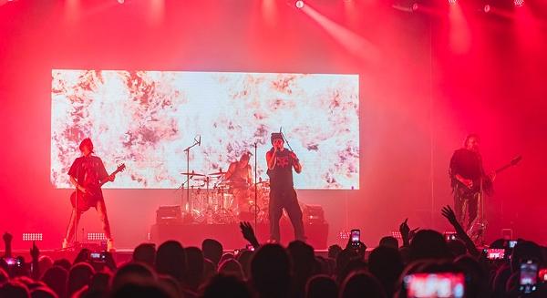 Slágerek, újdonságok és meglepetések a The Rasmus budapesti koncertjén – 2025.11.15., Barba Negra