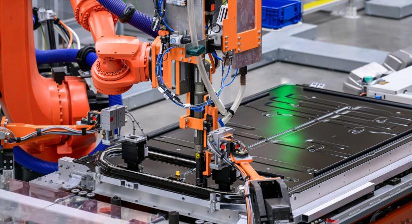 Roham a kínai autókereskedésekben: elfogyhatnak az akkumulátorok?