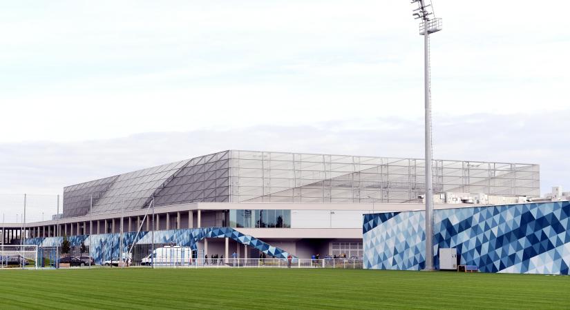 Innováció az MTK Sportparkban: habosított alumínium posztamensre került az időkapszula