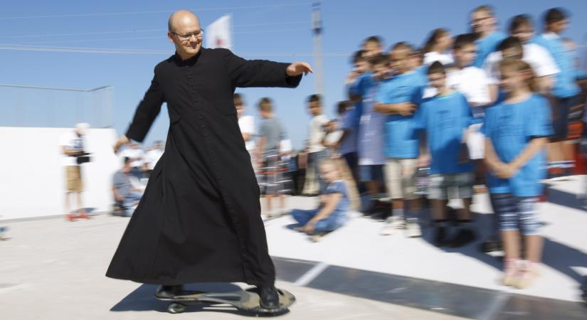 Az egyházi iskolákat kritizálta az ombudsmanhelyettes, eltüntették a jelentését