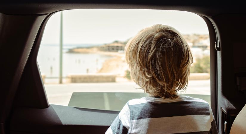 Ez a valódi ok, ami miatt nem megy le teljesen a hátsó ablak