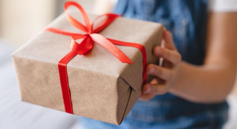 Mozgássérülteknek és anyaotthonoknak segítenek a battyániak