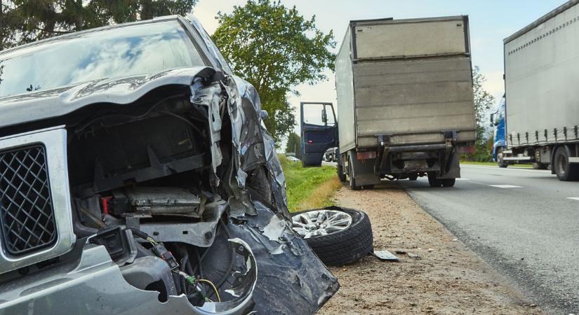 Tragédia az utakon – nem élte túl a frontális ütközést a sofőr