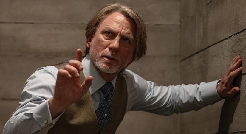 A Tőrbe ejtve – Ébredj fel, halott ember hivatalos trailerében Daniel Craig hitetlenkedik, Glenn Close orgonál