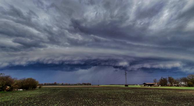 Jegelik a tavaszi meleget a zivatarok