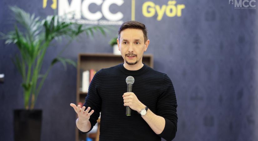 A kommunikáció hidat képez a generációk között – Dr. habil. Guld Ádám médiakutató előadása a győri MCC-ben