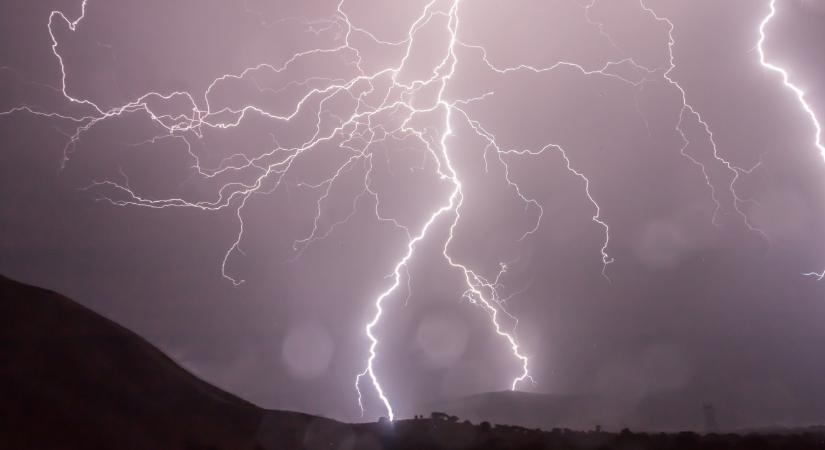 Brutális erővel érkezik estére a hidegfront