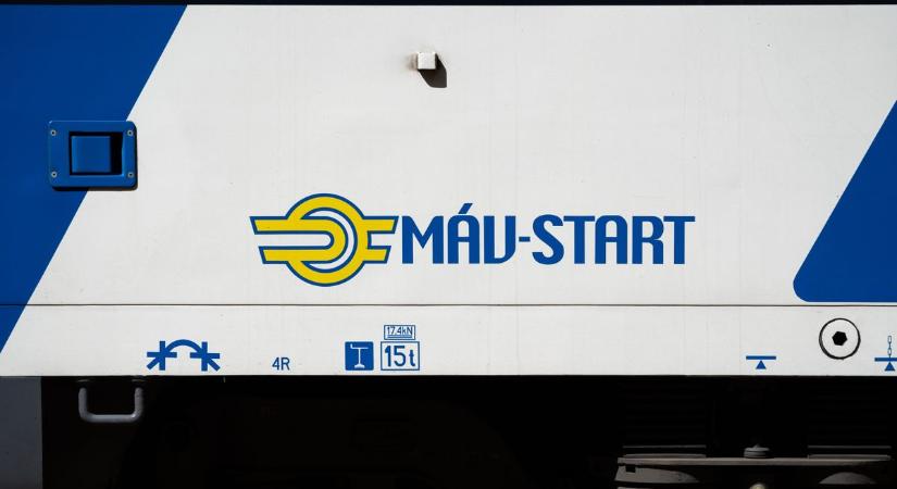 A vihar miatt leállt a vonatközlekedés Kecskemétnél, pótlóbuszok szállítják az utasokat