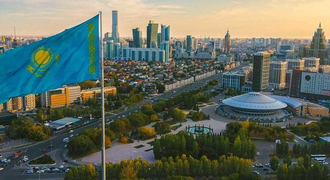 165 ezer pedagógus kap hozzáférést a ChatGPT Edu-hoz – országos AI-program indul Kazahsztánban