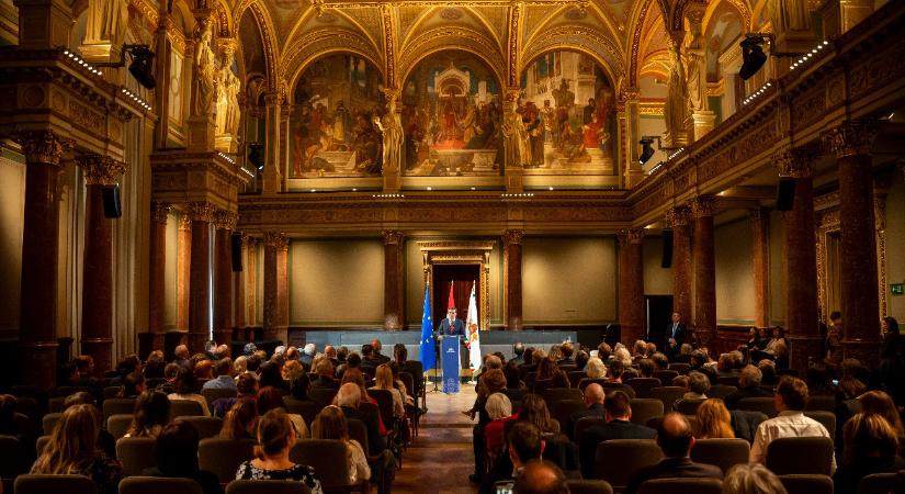 Különleges módon fejezte ki nagyrabecsülését a főpolgármester