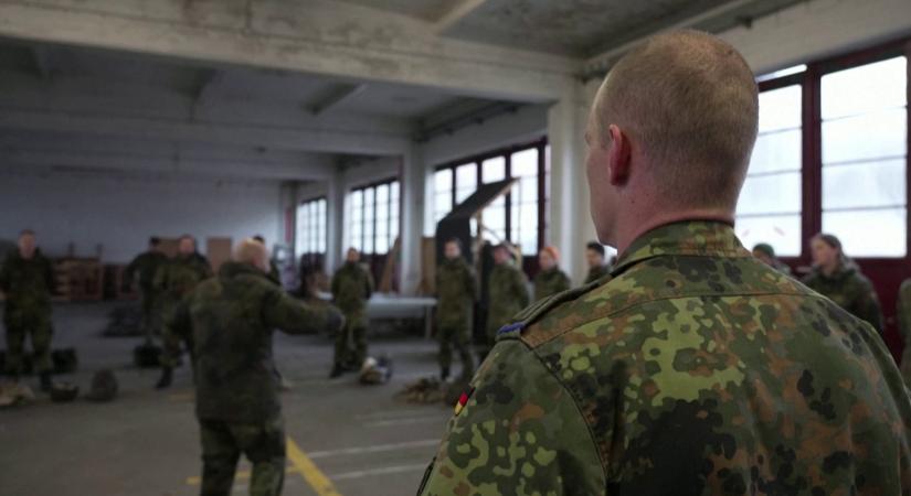 Marketingfogásként kezelik a sorkatonaságot Németországban