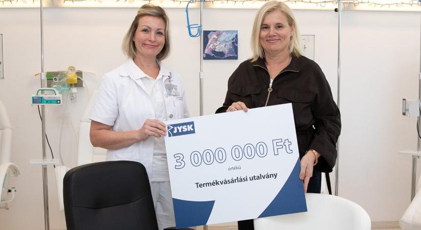 A JYSK Otthont Teremtünk Adományprogram 3 millió forint értékű bútort adományoz az Onkológiai Intézetnek