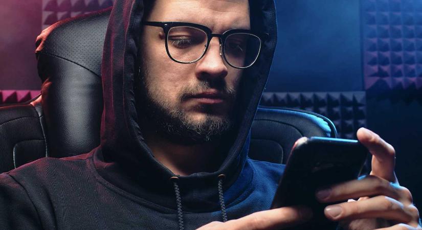 Figyelem, csalók! Újra terjed a „Szavazz a barátom gyermekére” átverés