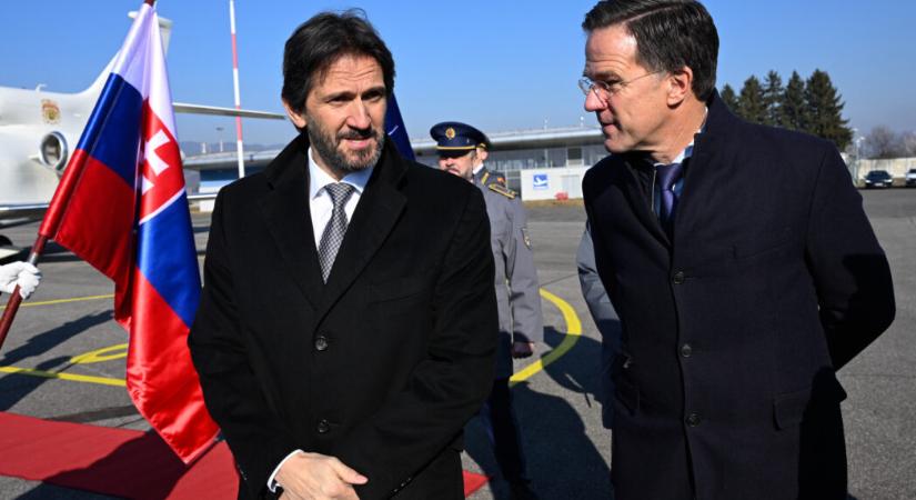 Pozsonyba érkezik a NATO főtitkára