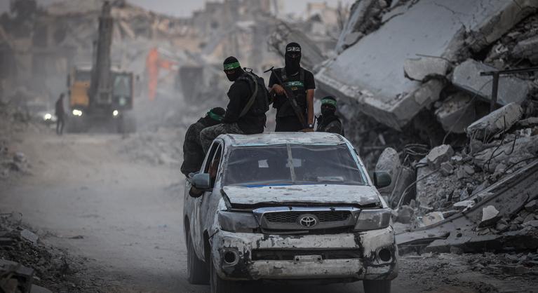 A Hamász csendben visszatért, már adót szed és fizetést folyósít