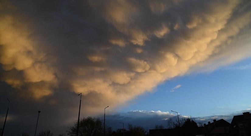Sötét fellegek, narancsszínű ég – így vonult el a vihar a város felett – galériával