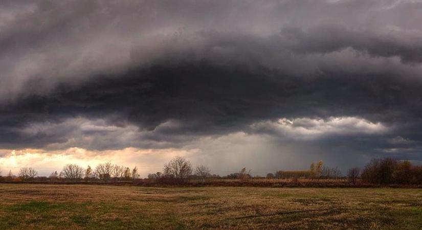 Zivatarral csapott le a november: viharos szél és jégeső tarolta le Bács-Kiskunt – fotók, videók