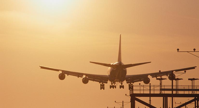 Nagyon ritka ok miatt hajtott végre kényszerleszállást egy gép