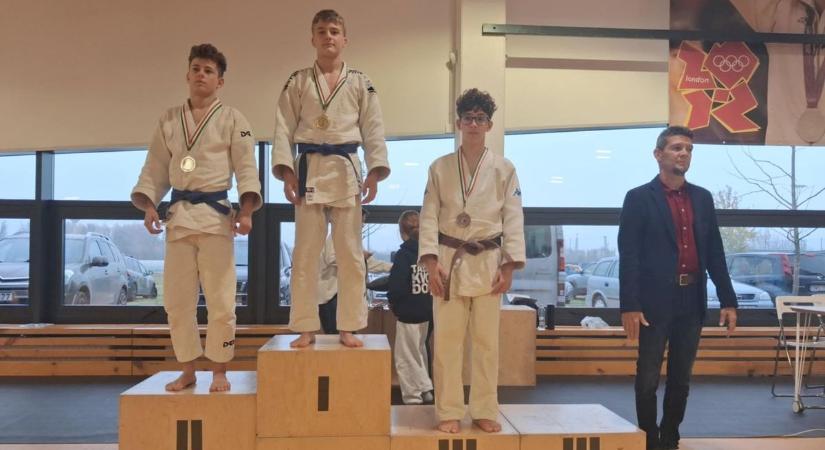 Mogyi Bajai Judo Club-arany a cselgáncs serdülő országos bajnokságon