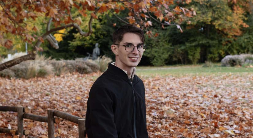 A fiú, aki megértette a fák nyelvét – Mészáros Zsolt története a kitaszítottságtól a gyógyító természetkapcsolatig