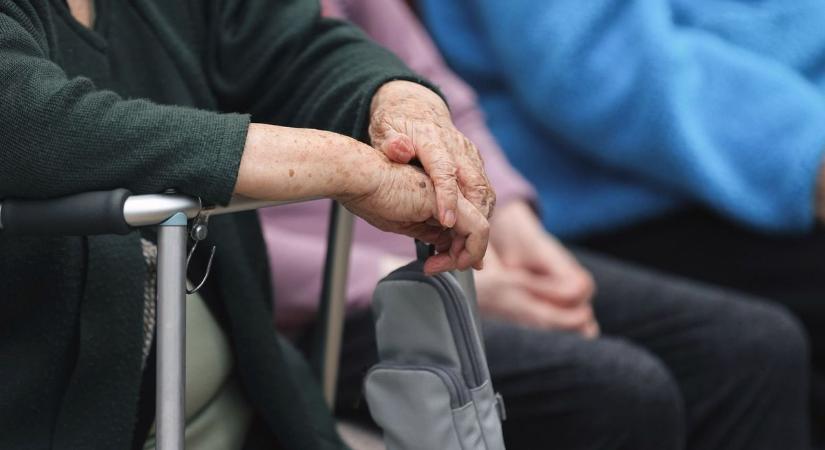 Látogatási tilalmat rendeltek el egy Heves vármegyei idősotthonban