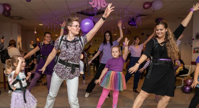 Lila színben úszott Székesfehérvár, az édesanyák is táncra perdültek (galéria)