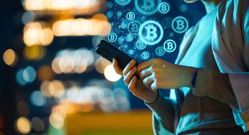 Szabadesésben a Bitcoin, sokan temetik a kriptót, mások szerint csak likvidálják a papírkezűeket