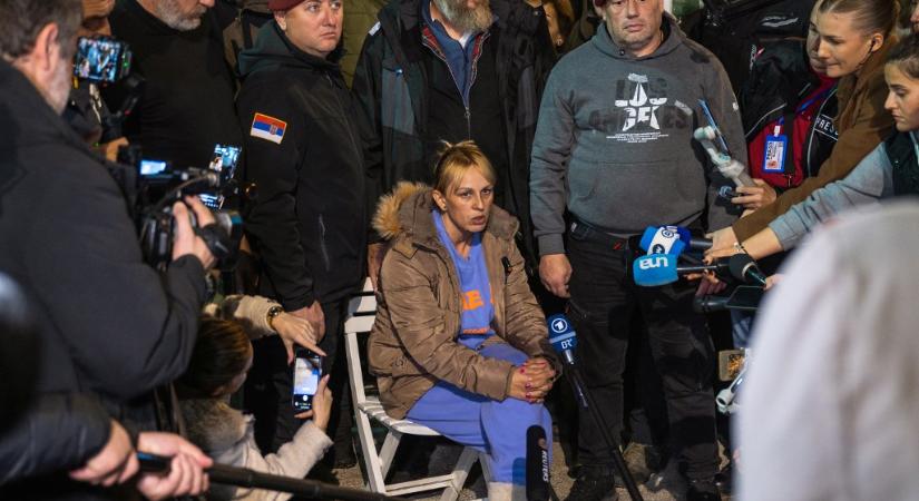 Abbahagyta az éhségsztrájkot az a szerb anya, akinek fia az újvidéki tetőomlás egyik áldozata volt