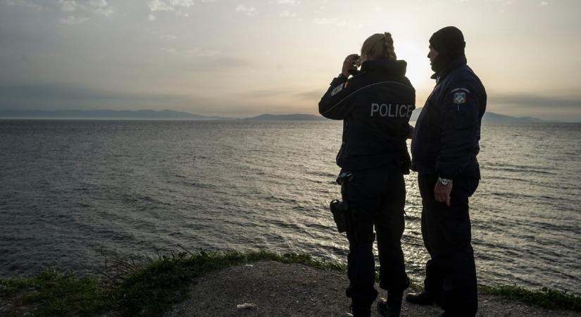 Az eljárási költségek fedezésére elvehetik a menedékkérők ékszereit a britek