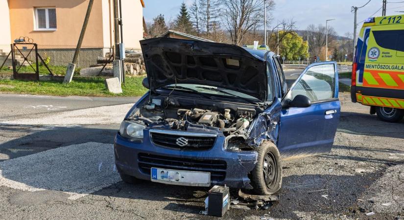 Csúnya karambol: a mentők gyors segítségére is szükség volt a balesetnél