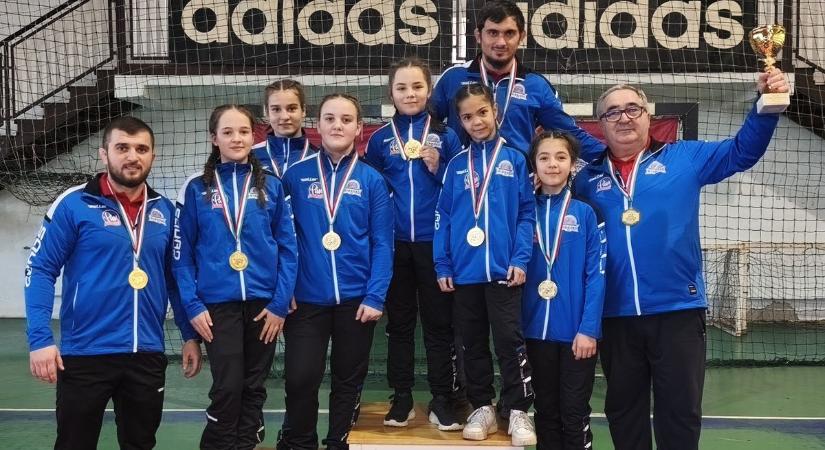 Hatalmas siker értek el a kiskunfélegyházi birkózó lányok