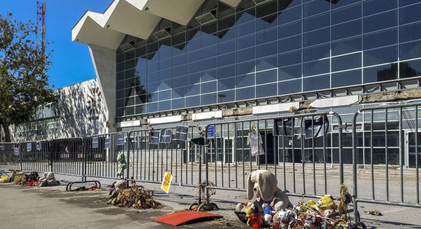 Abbahagyta az éhségsztrájkot az újvidéki tragédia felelőseit kereső édesanya