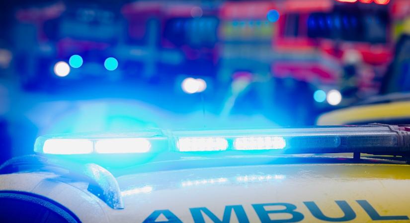 Súlyos buszbalesetről érkezett hír Salgótarjánból – két embert ki kellett emelni egy autóból