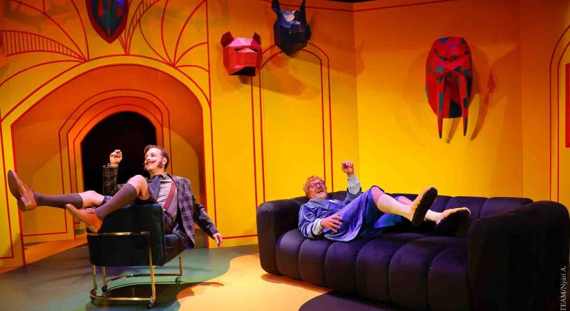 A NŐK MÉG MA IS CSAK A PLETYKA MIATT ÉRDEKESEK? Herczeg Ferenc: Kék róka / Békéscsabai Jókai Színház