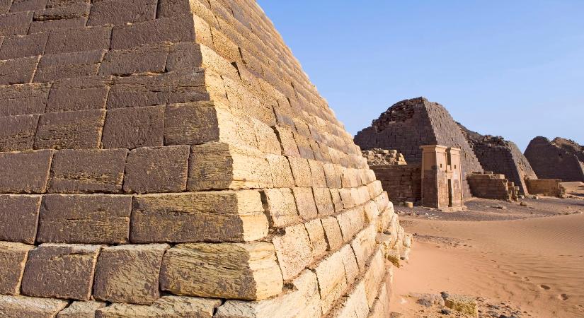 Idegen testek fekszenek a piramisokban, már tudjuk, kik ők, felfedték a kilétüket