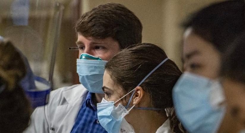 Orvoselvándorlás: jóval kevesebben mennek külföldre, félrevezető lehet a statisztika