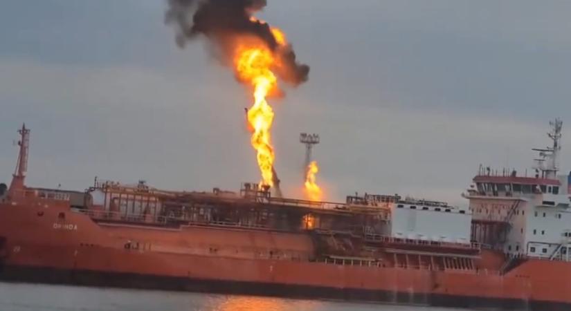Két román falut evakuálni kellett, mert egy orosz dróntámadás után kigyulladt egy gázszállító hajó Izmajil kikötőjében