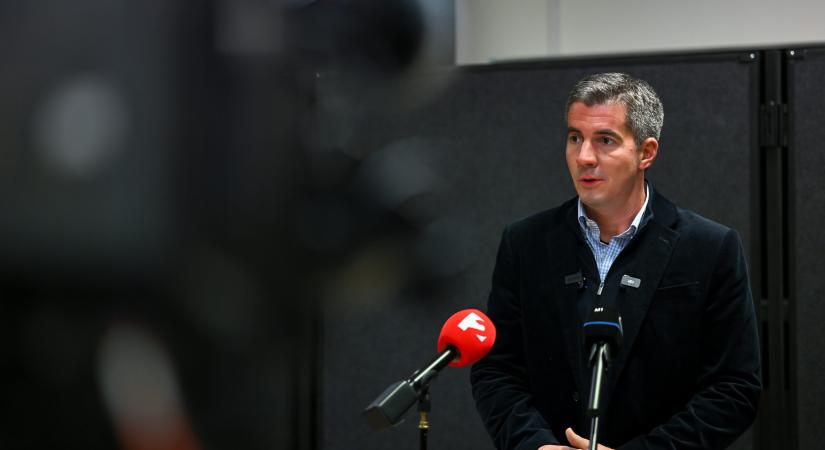 Kocsis Máté: adócsökkentés, nyugdíjemelés csak úgy lehetséges, ha kimaradunk a háborúból