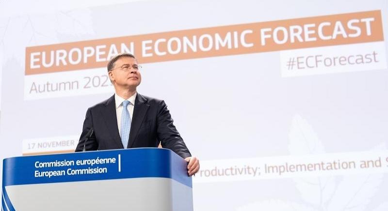 Nem túl acélos GDP-növekedést mutat a magyar gazdaságnak a brüsszeli üveggömb