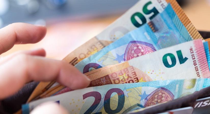 Januártól több pénzt kapnak a városi rendőrök – Emellett több szociális járulék is emelkedik