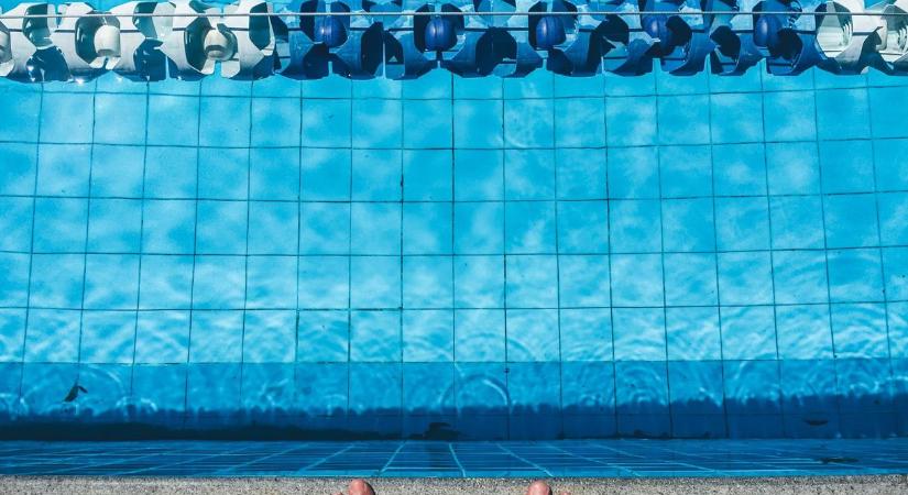 Jövőre reggel 6-tól este 8-ig lesznek nyitva az állami uszodák