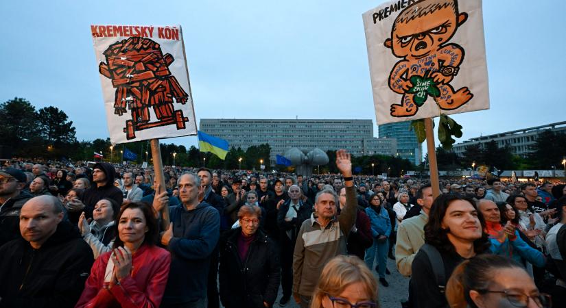 Felmérés: A PS nyerné a novemberi parlamenti választást – a Smer gyengül, a Republika erősödik, a magyar párt halott