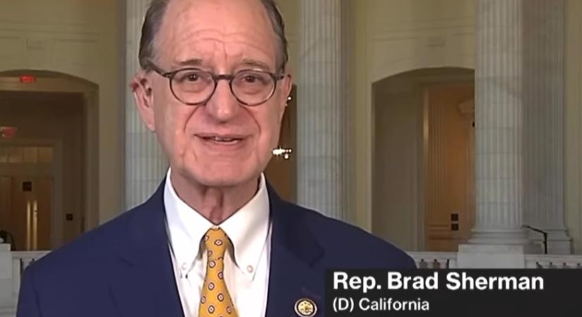 Áll a bál: Szexképeket nézett egy politikus a repülőn, milliók látták a róla készült fotókat – Még a Fehér Ház is megszólalt az ügyben