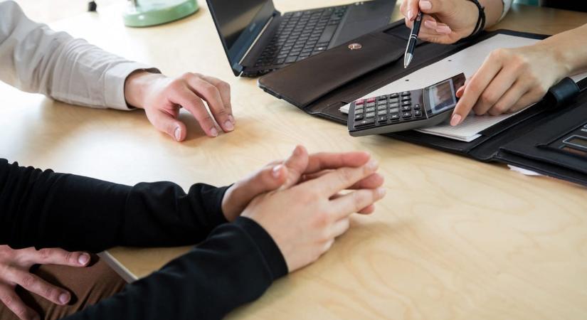 Forintra kiszámolva: mennyit segít a kamatstop meghosszabbítása a magyaroknak?