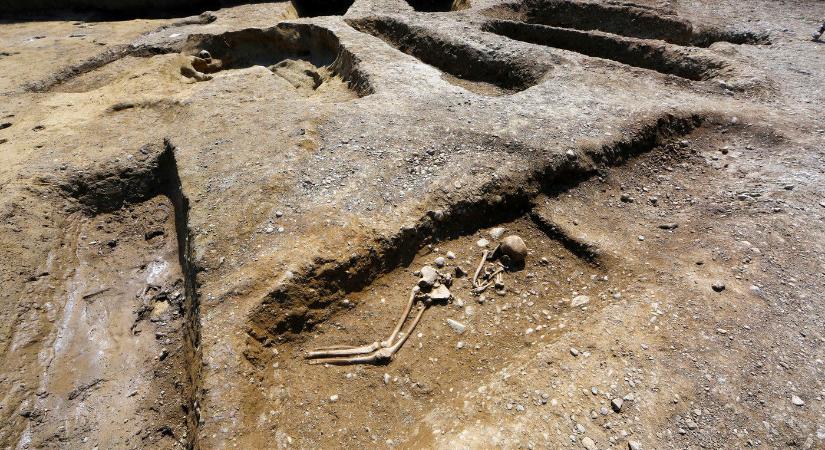 Kiderült Attila hun uralkodó sötét titka, véres nyomot találtak egy 1700 éves sírban