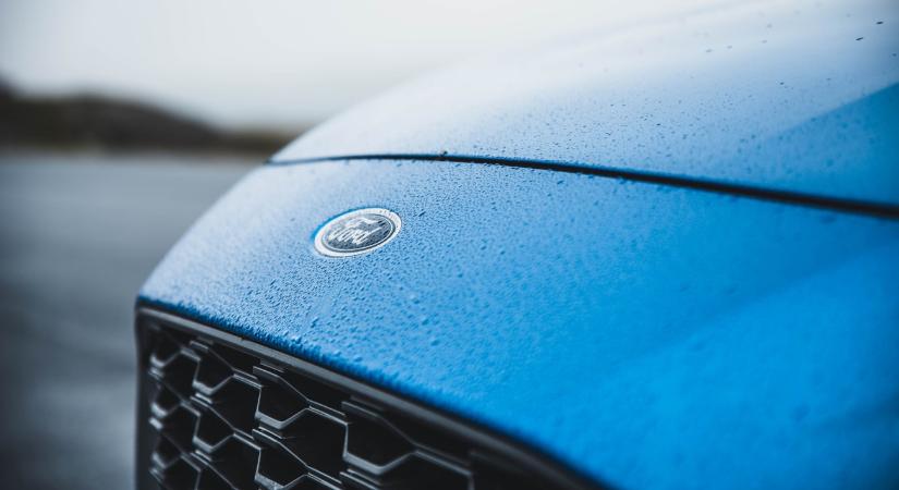 Napokon belül lakat kerül egy patinás német autógyárra